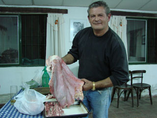 carlos preparant l'asado carlos preparant l'asado