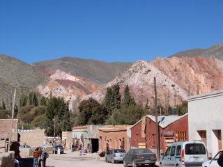 Purmamarca-montagne aux sept couleurs