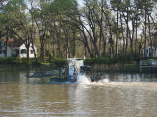 A Tigre le bateau nettoyeur