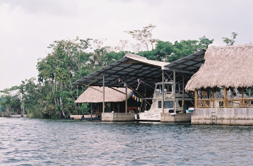 sur le rio Dulce